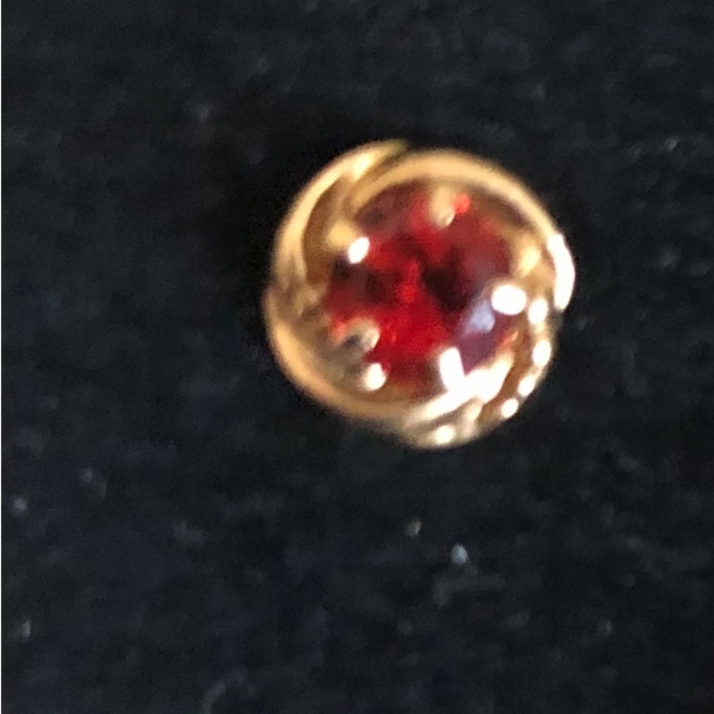 Small Garnet Gold studs, stamped 585. - Picture 7 of 8